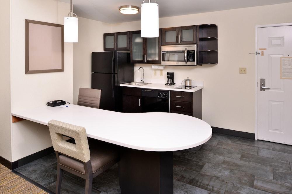 Candlewood Suites Winchester By Ihg Zewnętrze zdjęcie